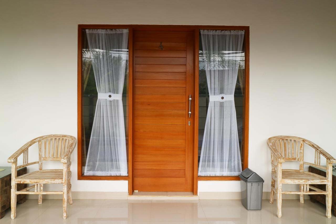 Aghasvina Guest House Canggu Buitenkant foto