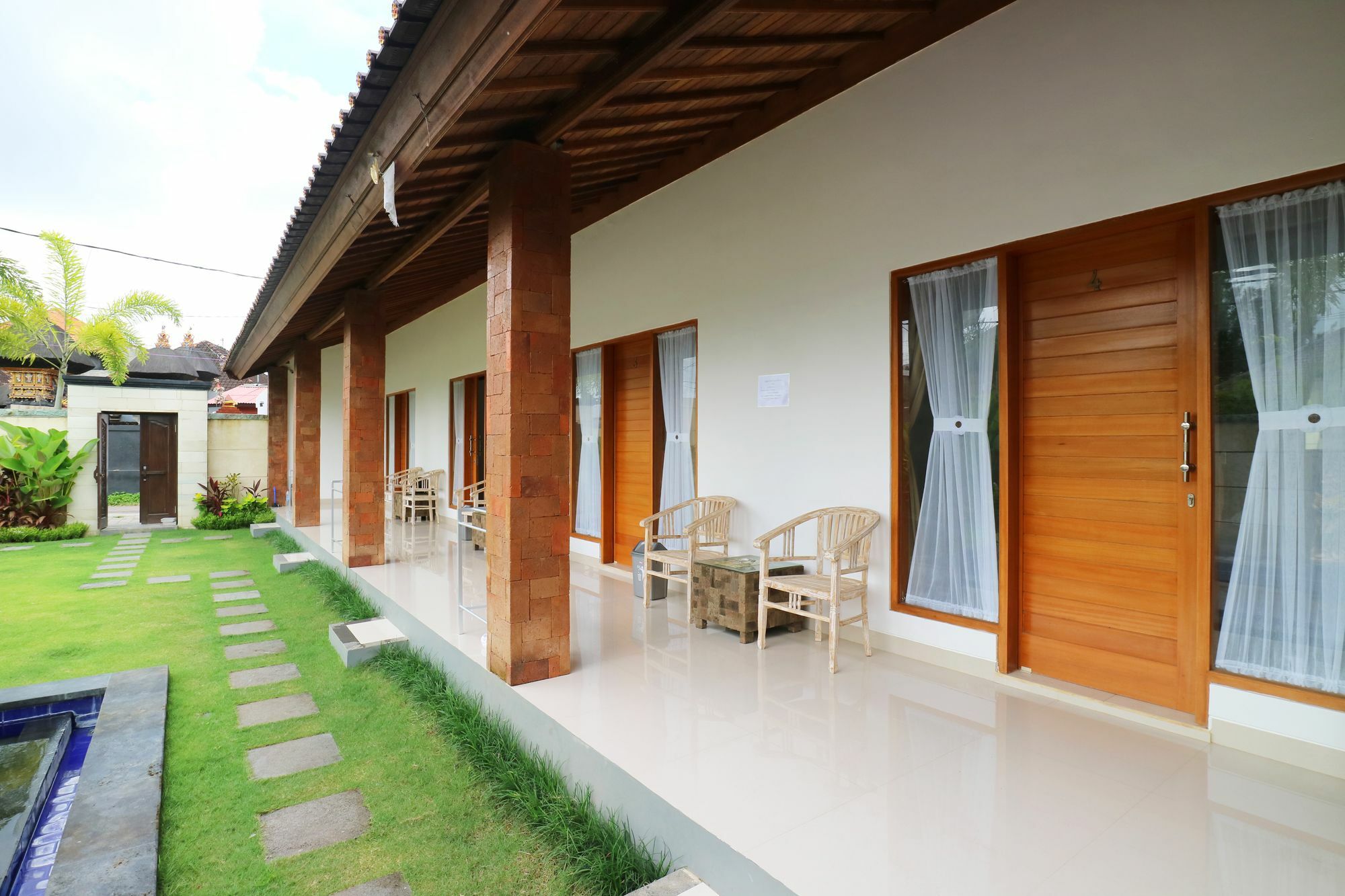 Aghasvina Guest House Canggu Buitenkant foto