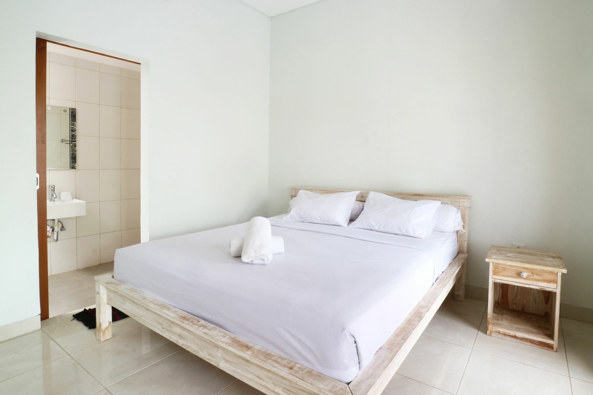 Aghasvina Guest House Canggu Buitenkant foto